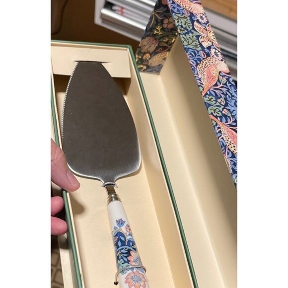 Spode Morris & Co. Strawberry Thief Cake Server In Gift Box Ceramic Handle & Sta - Picture 1 of 4